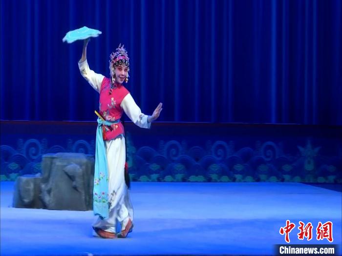 桂劇演員談地方戲曲發(fā)展：觀眾對(duì)桂劇不夠了解 要慢慢培養(yǎng)(圖2)