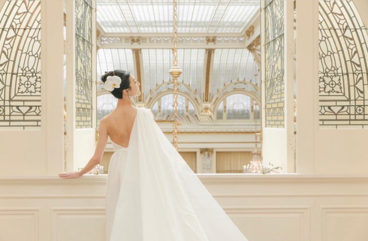 恭喜！46歲舞蹈家譚元元舉行婚禮，與老公浪漫親吻，陳沖見證幸福(圖3)