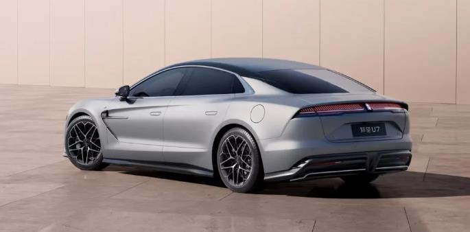 比亞迪報告2023年電動汽車領域表現強勁 電動汽車銷量超過300萬輛(圖1)