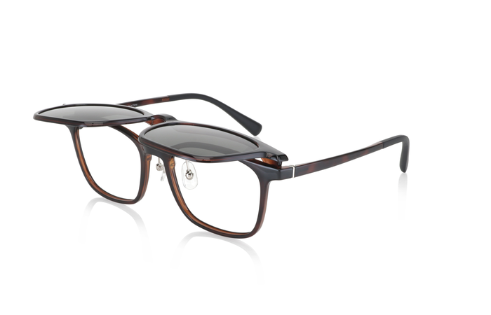 款式多的眼鏡JINS睛姿，駕駛人一定要備的兩款單品